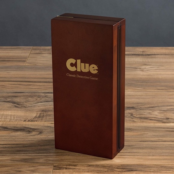 Clue Classic Detective Game - Deluxe Travel Edition - Picture 2 of 3